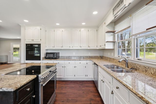 2397 Mt View Rd, Manchester, TN 37355