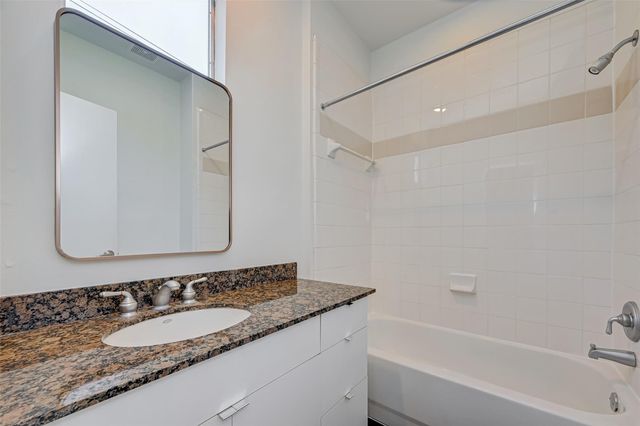 5342 Darling Street B, Houston, TX 77007