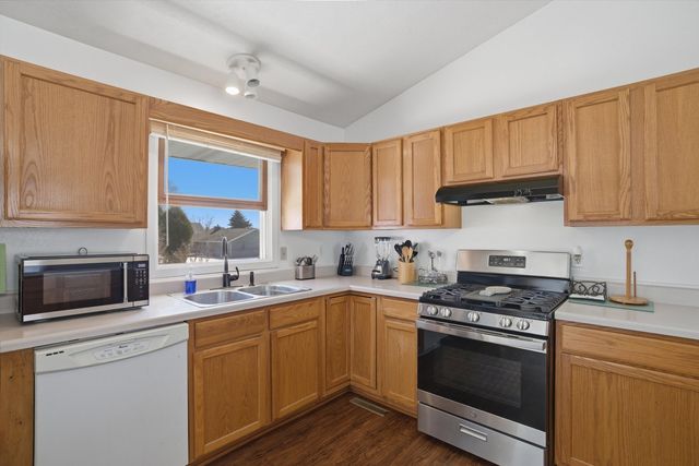 114 Galahad Court, Poplar Grove, IL 61065