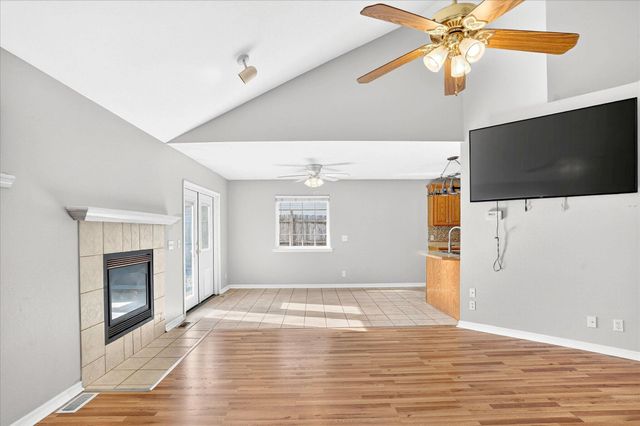 1518 W Coach House Court, Nixa, MO 65714