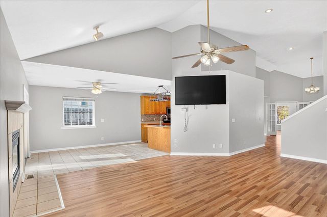 1518 W Coach House Court, Nixa, MO 65714