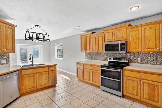 1518 W Coach House Court, Nixa, MO 65714