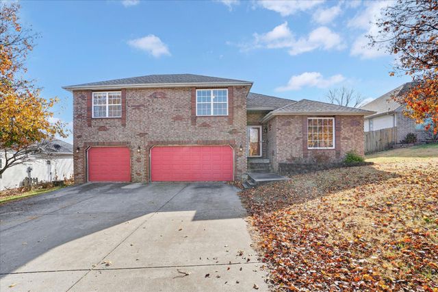 1518 W Coach House Court, Nixa, MO 65714