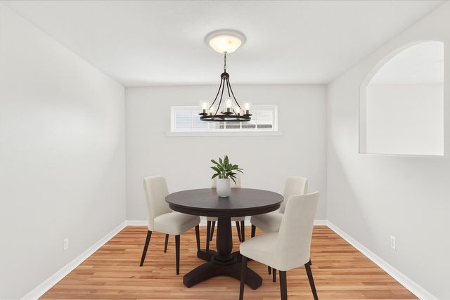 1518 W Coach House Court, Nixa, MO 65714