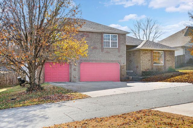 1518 W Coach House Court, Nixa, MO 65714