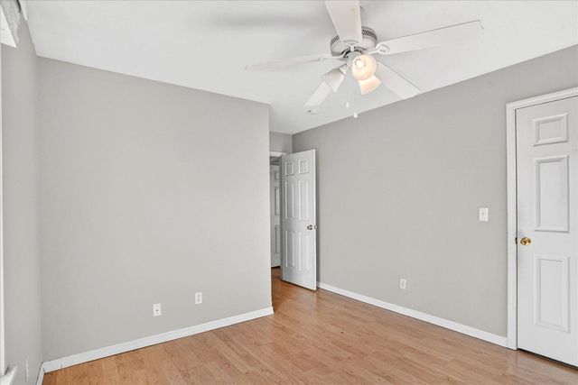 1518 W Coach House Court, Nixa, MO 65714