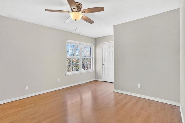 1518 W Coach House Court, Nixa, MO 65714