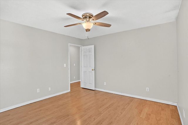 1518 W Coach House Court, Nixa, MO 65714