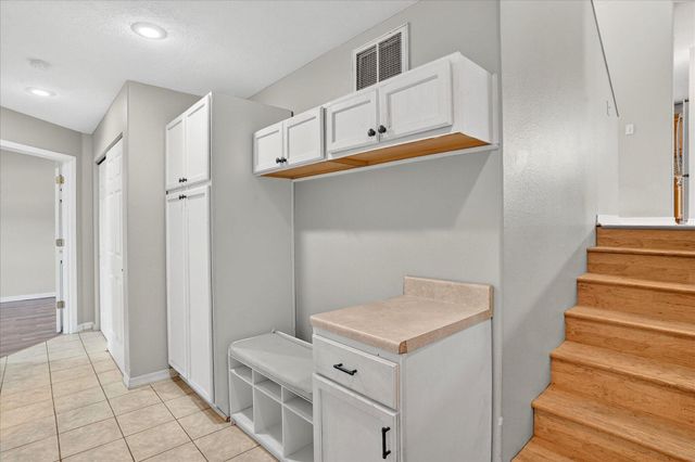 1518 W Coach House Court, Nixa, MO 65714