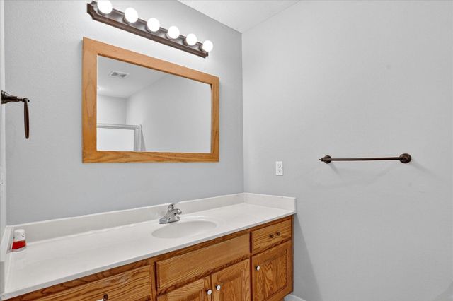 1518 W Coach House Court, Nixa, MO 65714