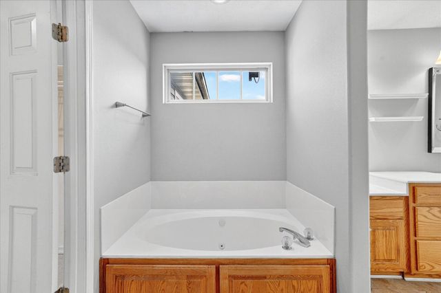 1518 W Coach House Court, Nixa, MO 65714