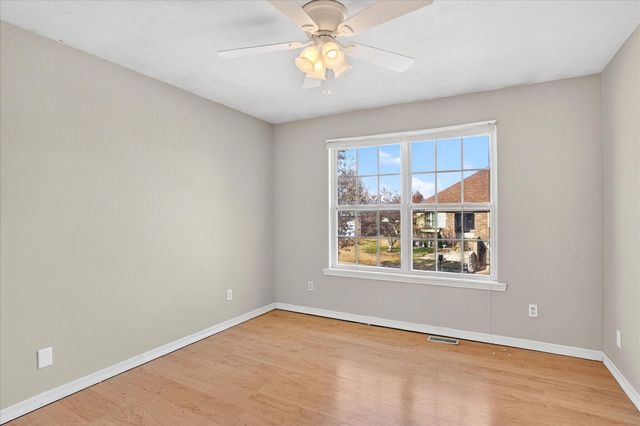 1518 W Coach House Court, Nixa, MO 65714