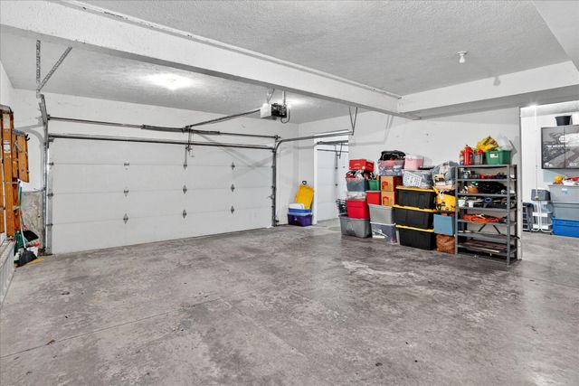 1518 W Coach House Court, Nixa, MO 65714