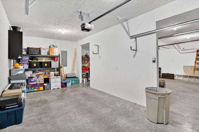 1518 W Coach House Court, Nixa, MO 65714