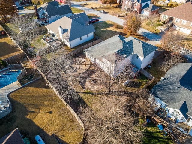 1518 W Coach House Court, Nixa, MO 65714