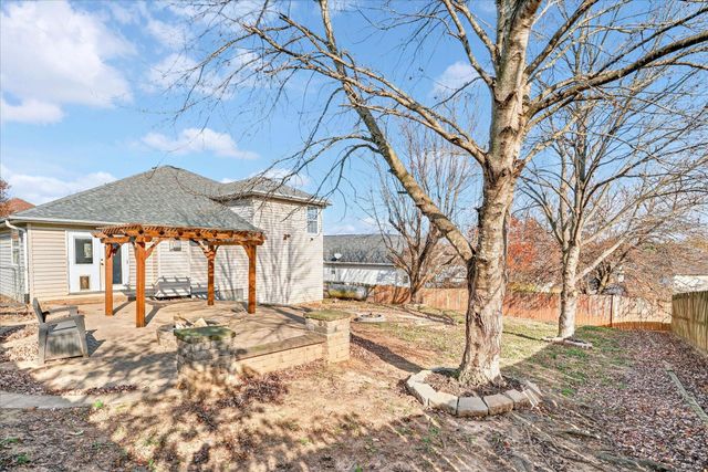 1518 W Coach House Court, Nixa, MO 65714