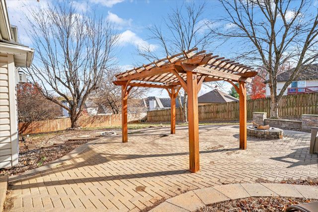 1518 W Coach House Court, Nixa, MO 65714