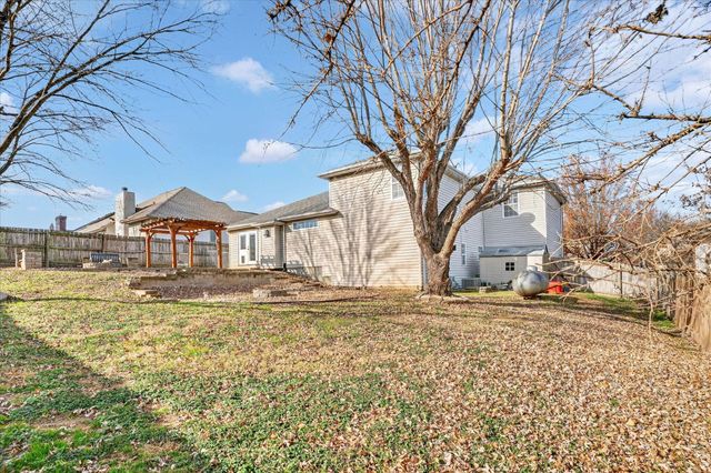 1518 W Coach House Court, Nixa, MO 65714