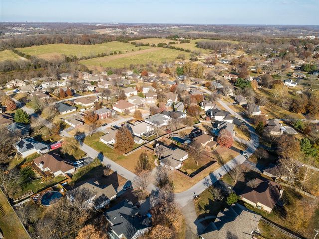 1518 W Coach House Court, Nixa, MO 65714