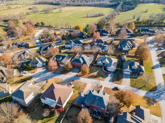 1518 W Coach House Court, Nixa, MO 65714