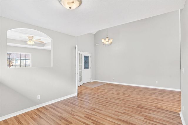 1518 W Coach House Court, Nixa, MO 65714