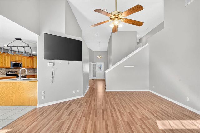 1518 W Coach House Court, Nixa, MO 65714