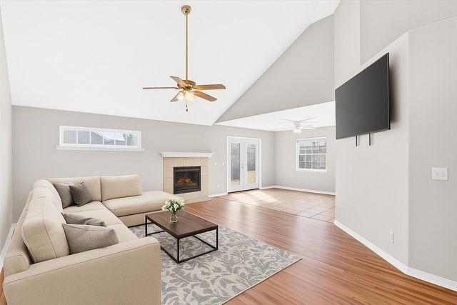 1518 W Coach House Court, Nixa, MO 65714