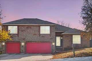 1518 W Coach House Court, Nixa, MO 65714