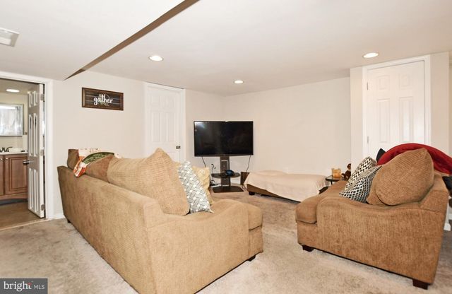 912 IRVINGTON ST, Oxon Hill, MD 20745