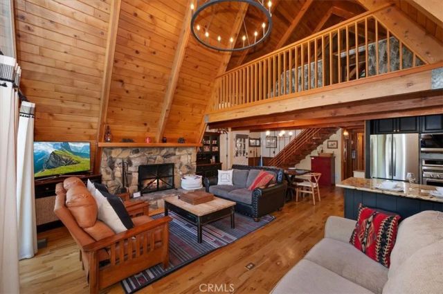 349 Castle Gate, Lake Arrowhead, CA 92352