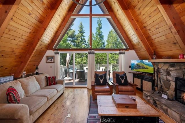 349 Castle Gate, Lake Arrowhead, CA 92352