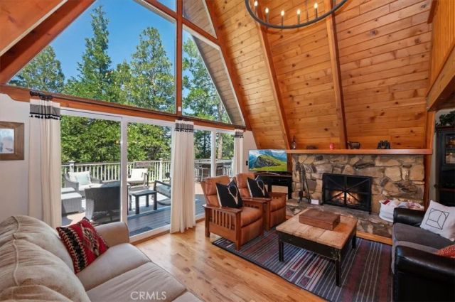 349 Castle Gate, Lake Arrowhead, CA 92352