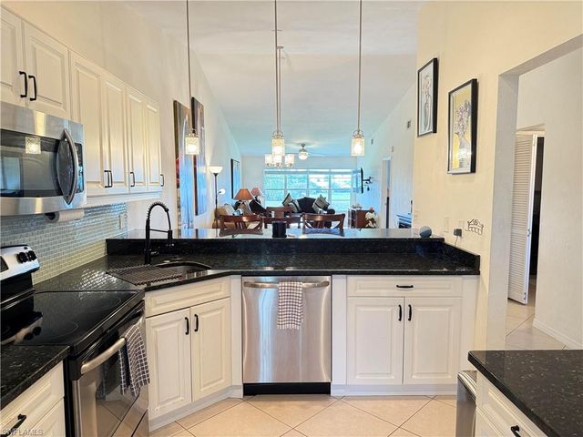 4070 Northlight DR 1612, Naples, FL 34112