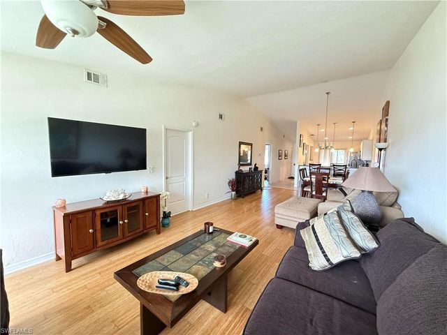 4070 Northlight DR 1612, Naples, FL 34112