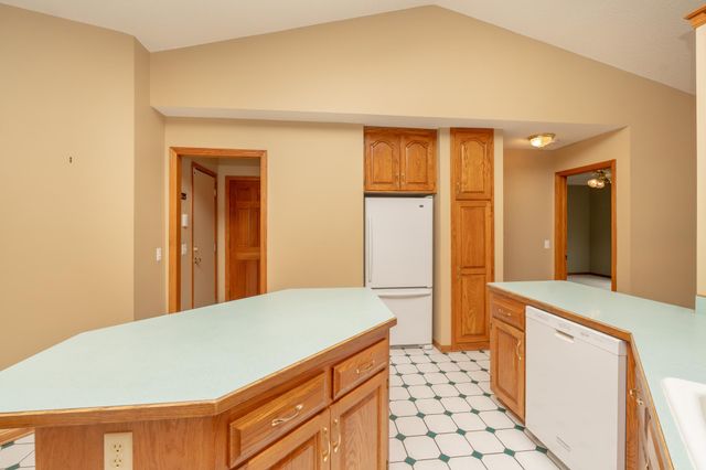 910 Deercreek Parkway, Belle Plaine, MN 56011