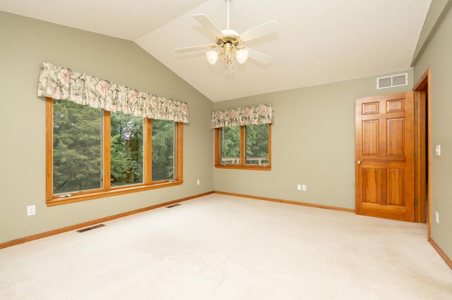 910 Deercreek Parkway, Belle Plaine, MN 56011