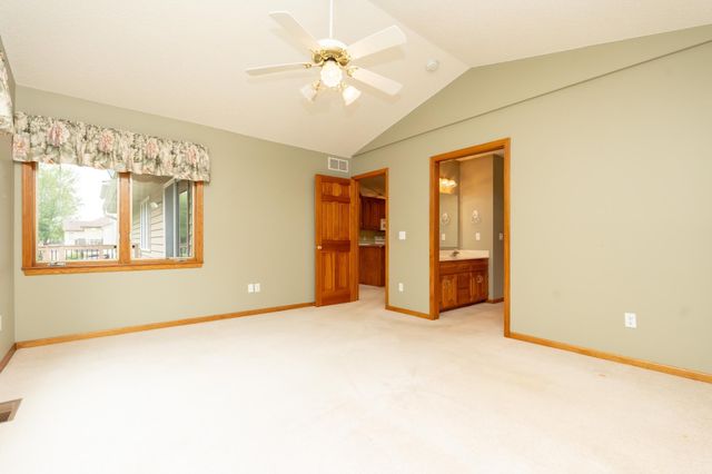 910 Deercreek Parkway, Belle Plaine, MN 56011