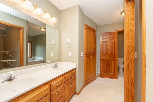 910 Deercreek Parkway, Belle Plaine, MN 56011