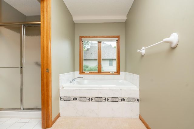 910 Deercreek Parkway, Belle Plaine, MN 56011