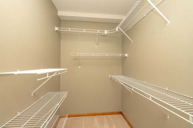 910 Deercreek Parkway, Belle Plaine, MN 56011