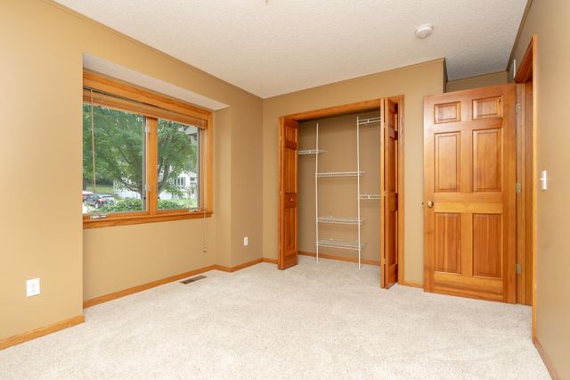 910 Deercreek Parkway, Belle Plaine, MN 56011