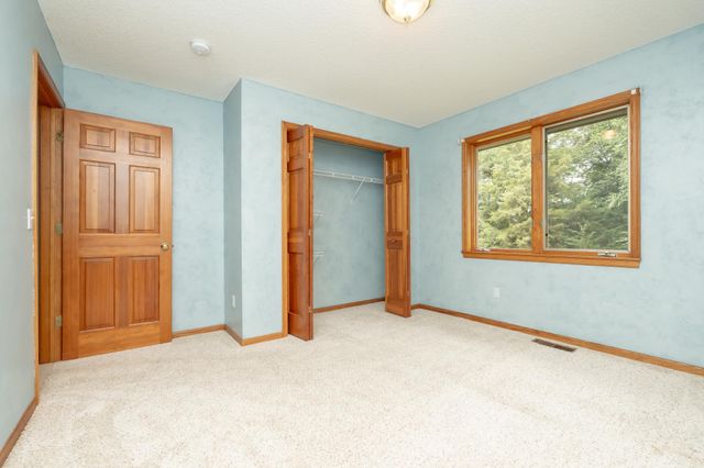 910 Deercreek Parkway, Belle Plaine, MN 56011