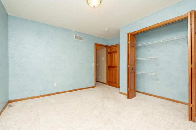 910 Deercreek Parkway, Belle Plaine, MN 56011