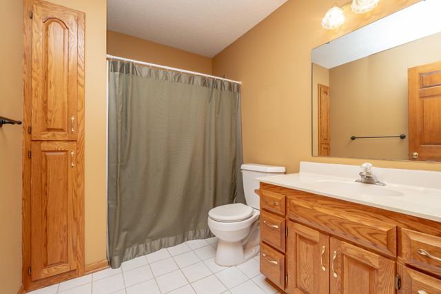 910 Deercreek Parkway, Belle Plaine, MN 56011