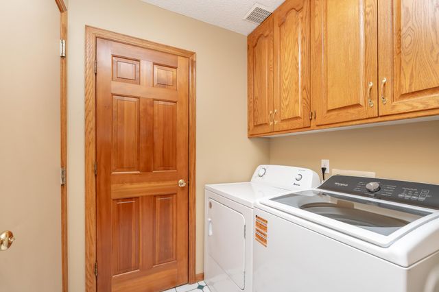 910 Deercreek Parkway, Belle Plaine, MN 56011