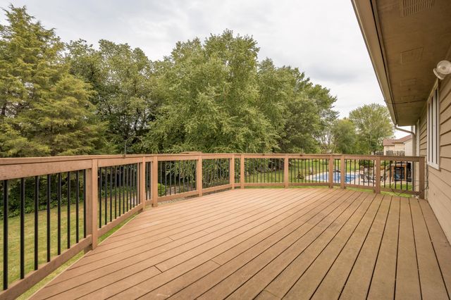 910 Deercreek Parkway, Belle Plaine, MN 56011