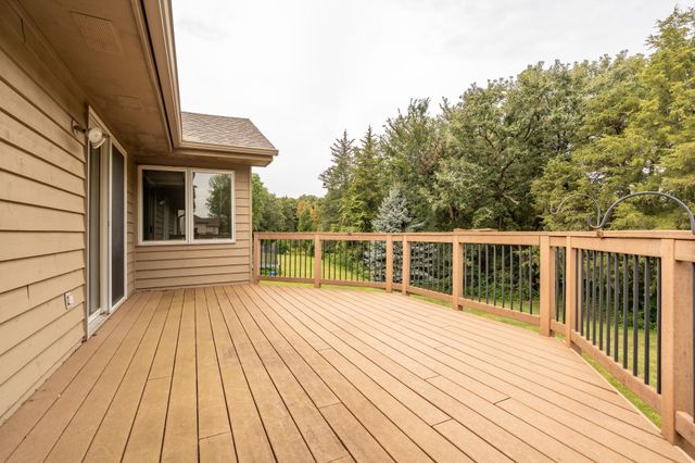 910 Deercreek Parkway, Belle Plaine, MN 56011