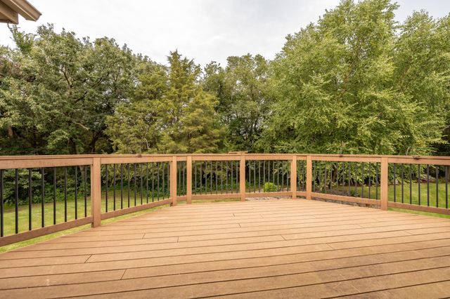 910 Deercreek Parkway, Belle Plaine, MN 56011