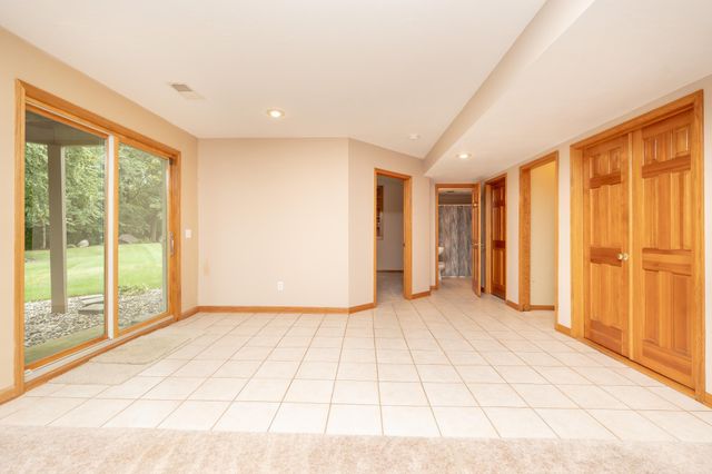 910 Deercreek Parkway, Belle Plaine, MN 56011