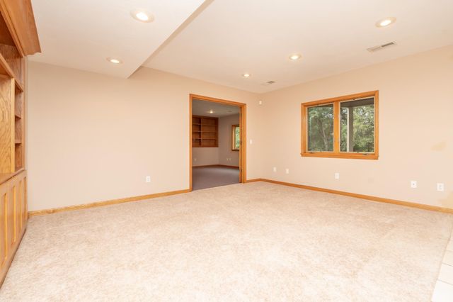 910 Deercreek Parkway, Belle Plaine, MN 56011